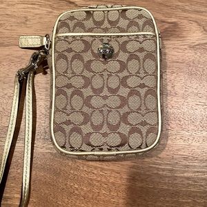 Coach multipurpose pouch